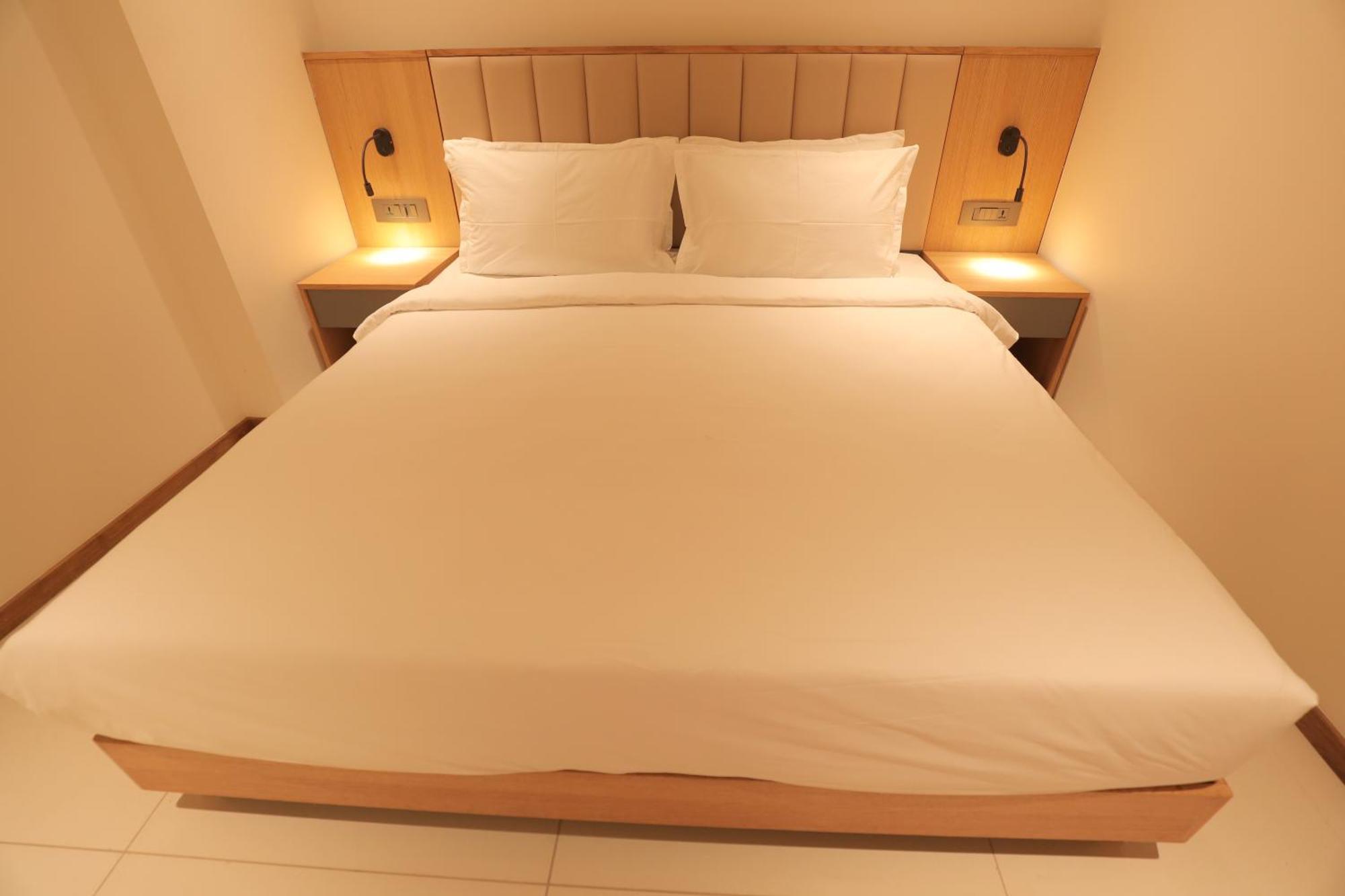 The World Surat Hotel ภายนอก รูปภาพ