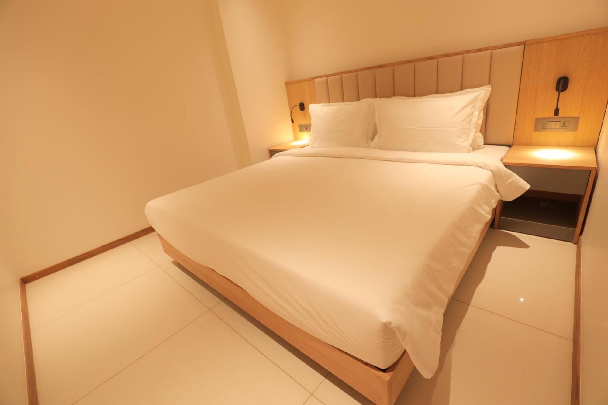 The World Surat Hotel ภายนอก รูปภาพ