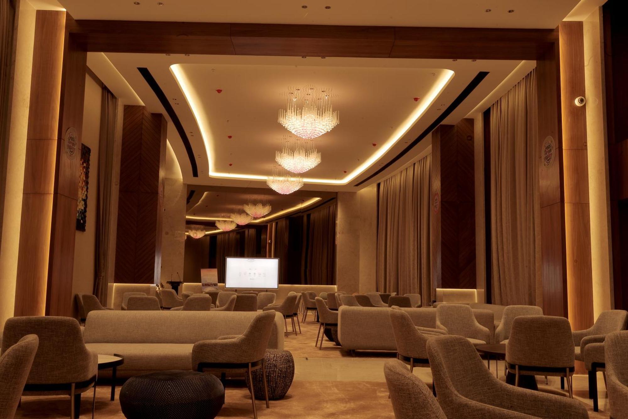 The World Surat Hotel ภายนอก รูปภาพ