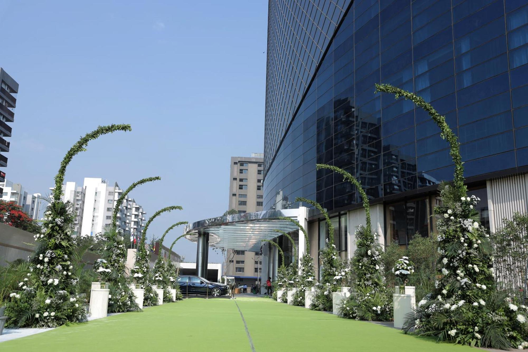 The World Surat Hotel ภายนอก รูปภาพ