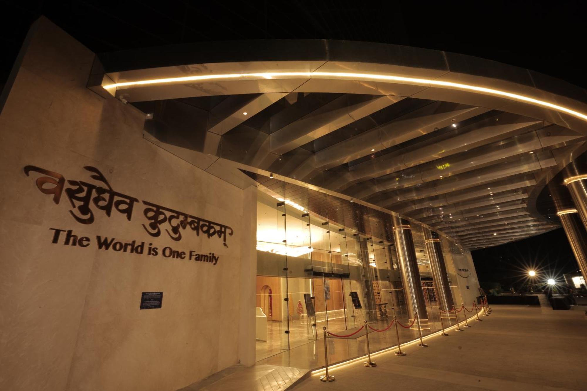 The World Surat Hotel ภายนอก รูปภาพ