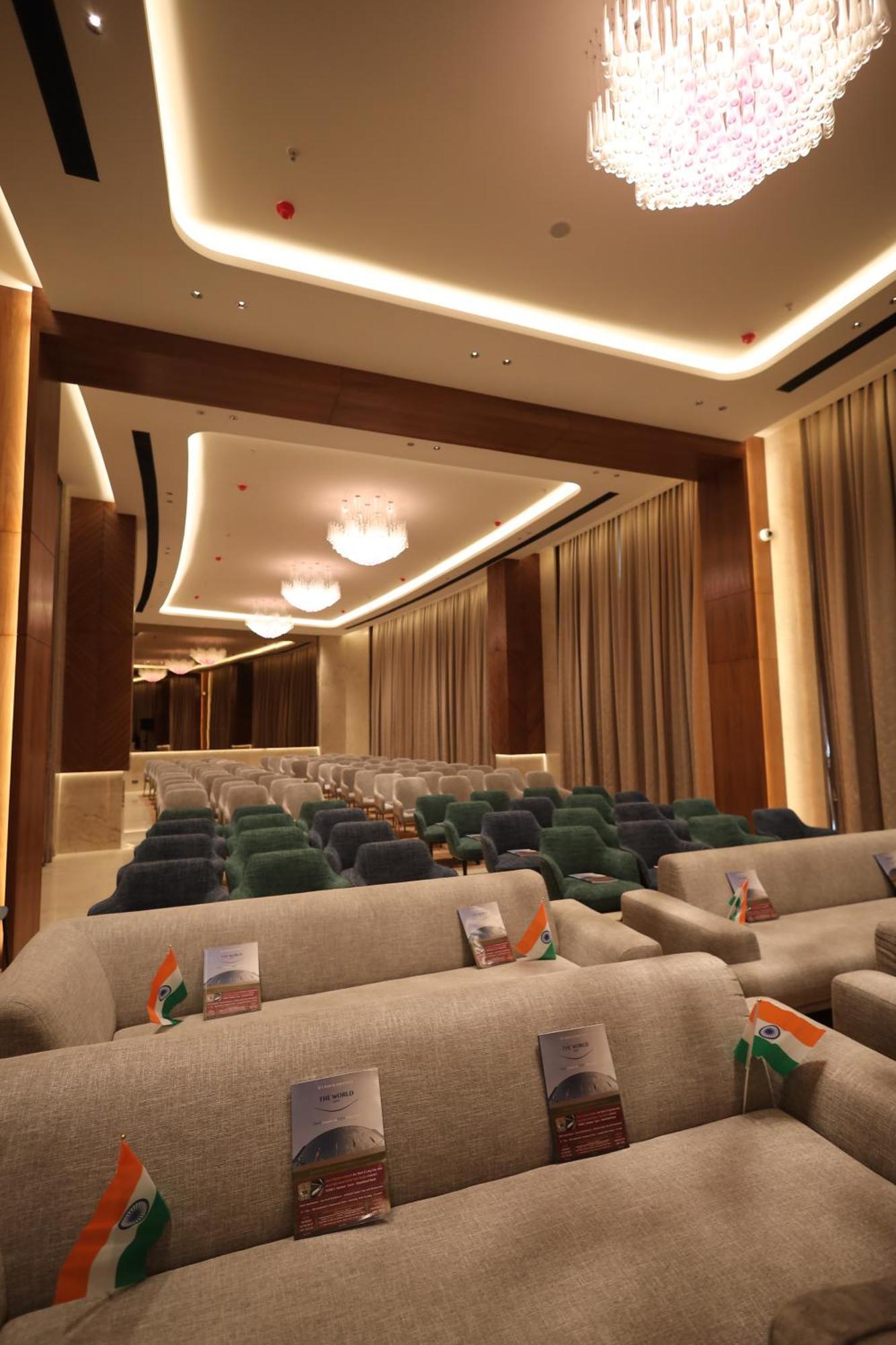 The World Surat Hotel ภายนอก รูปภาพ