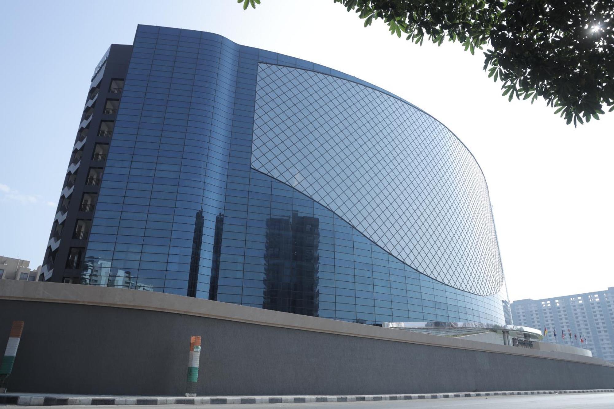 The World Surat Hotel ภายนอก รูปภาพ