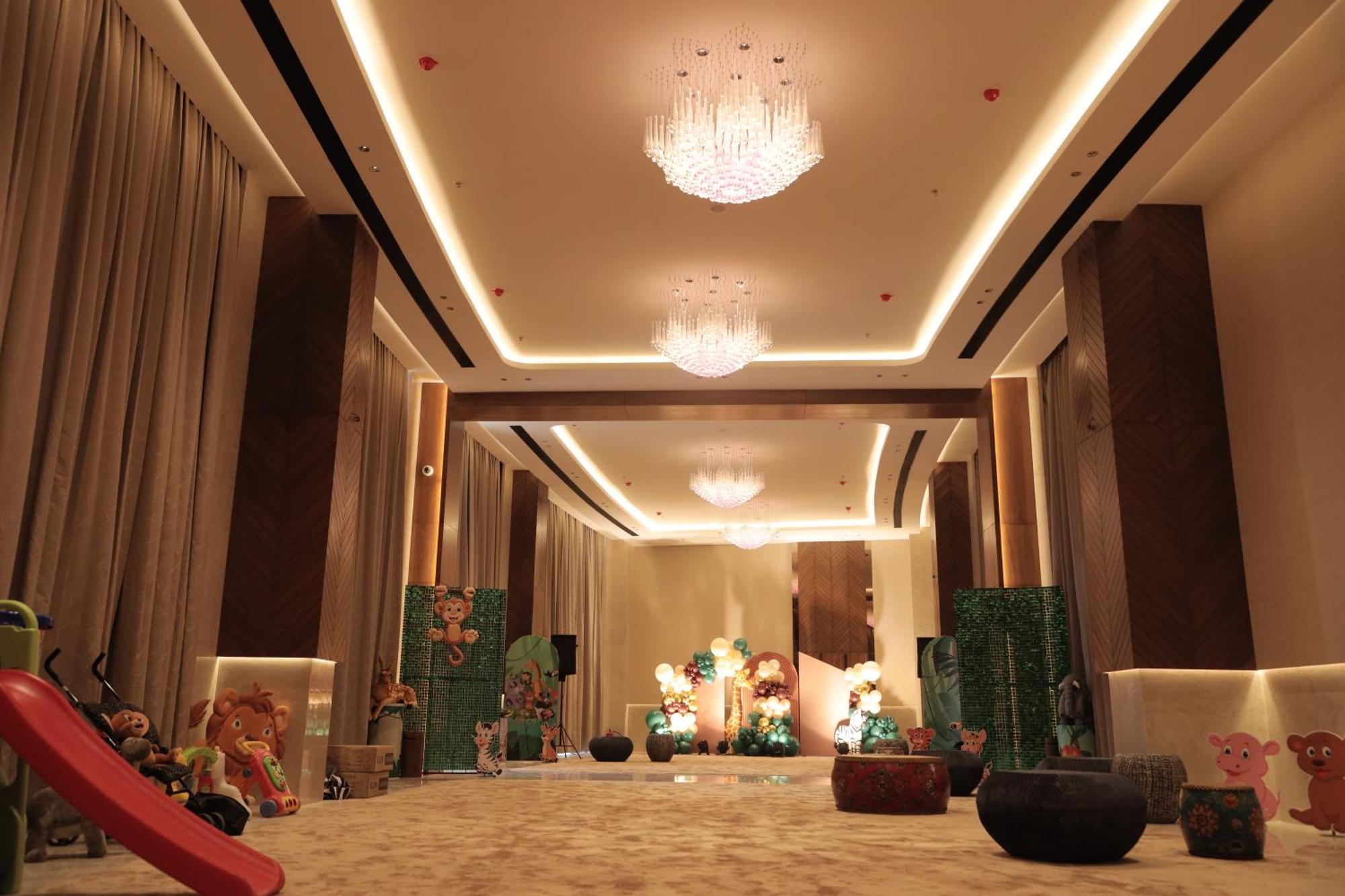 The World Surat Hotel ภายนอก รูปภาพ
