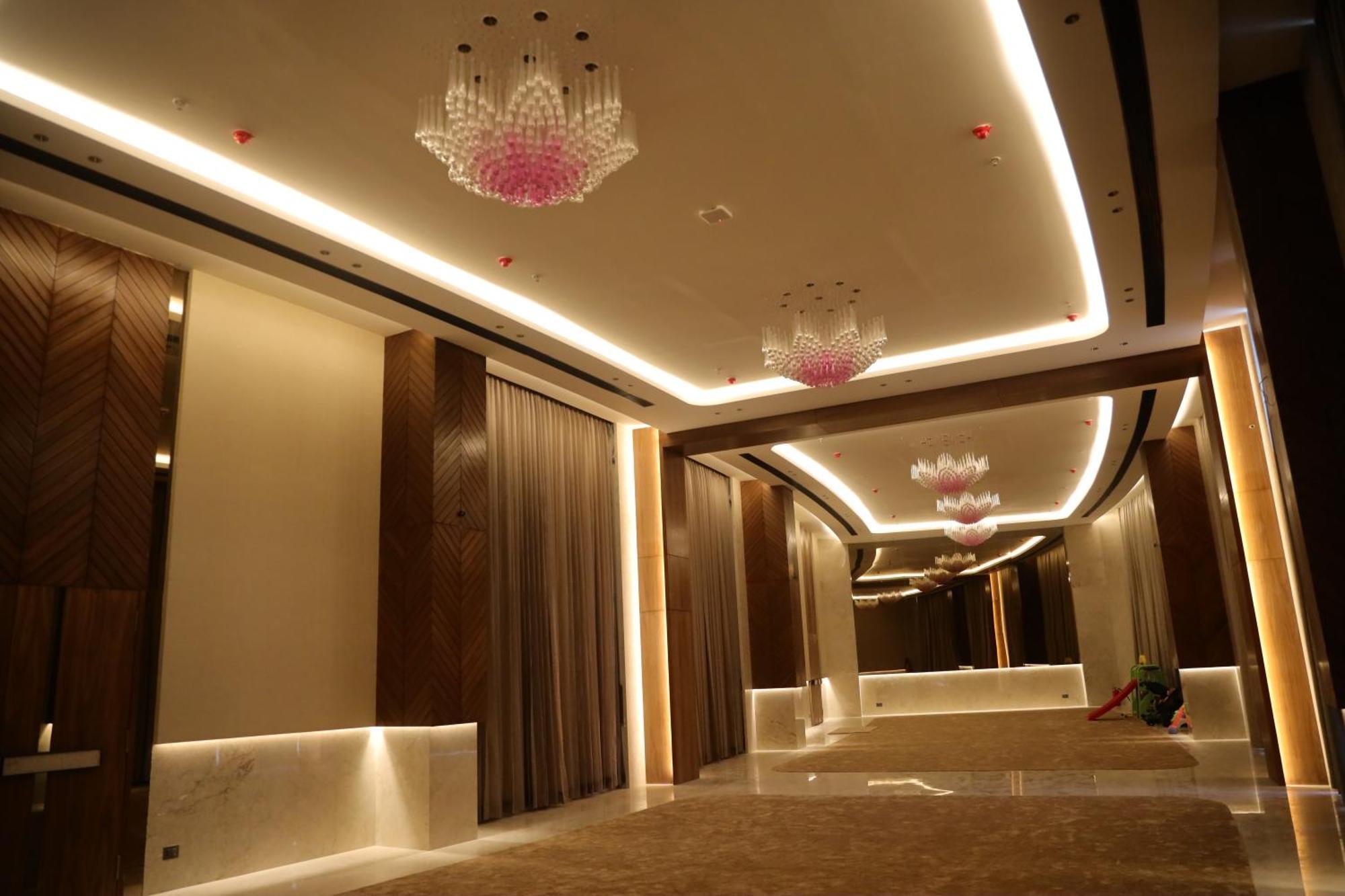 The World Surat Hotel ภายนอก รูปภาพ