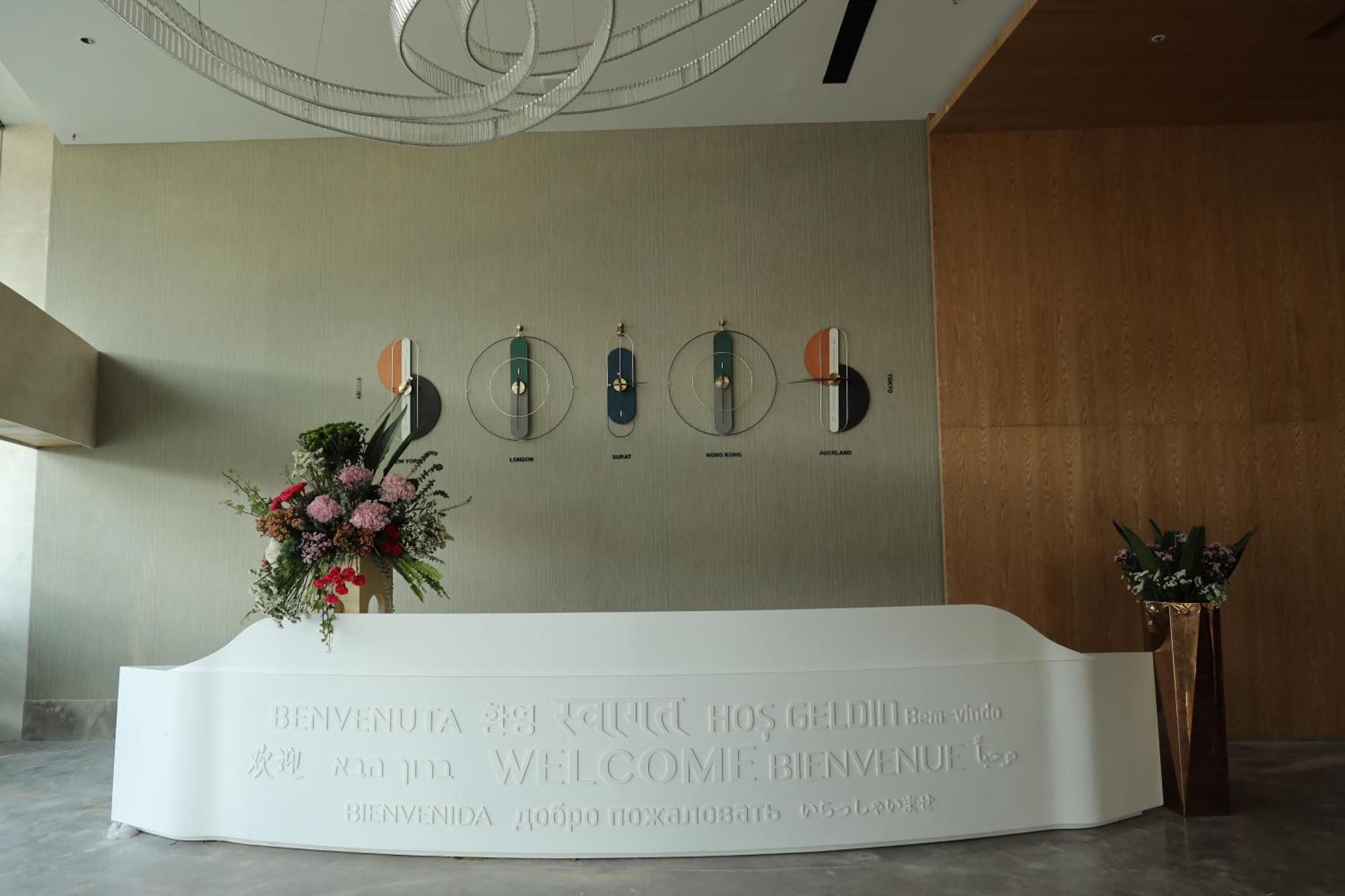 The World Surat Hotel ภายนอก รูปภาพ