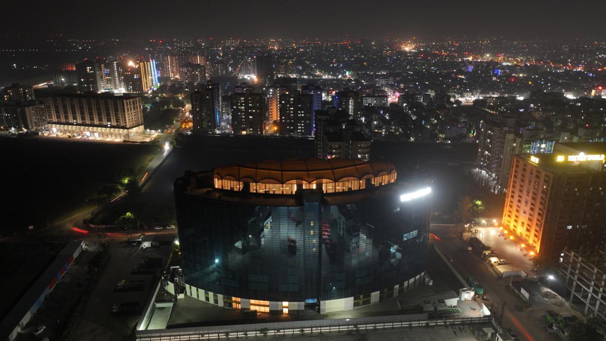 The World Surat Hotel ภายนอก รูปภาพ