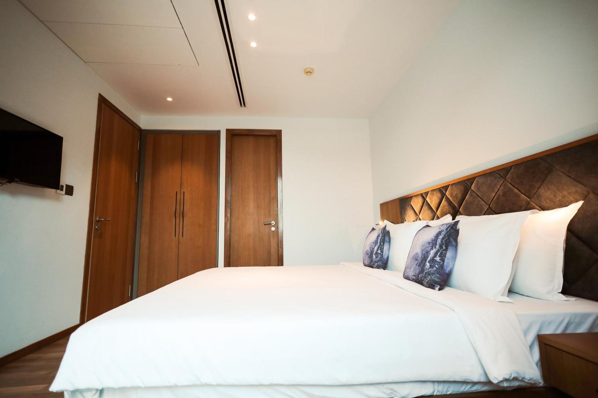 The World Surat Hotel ภายนอก รูปภาพ
