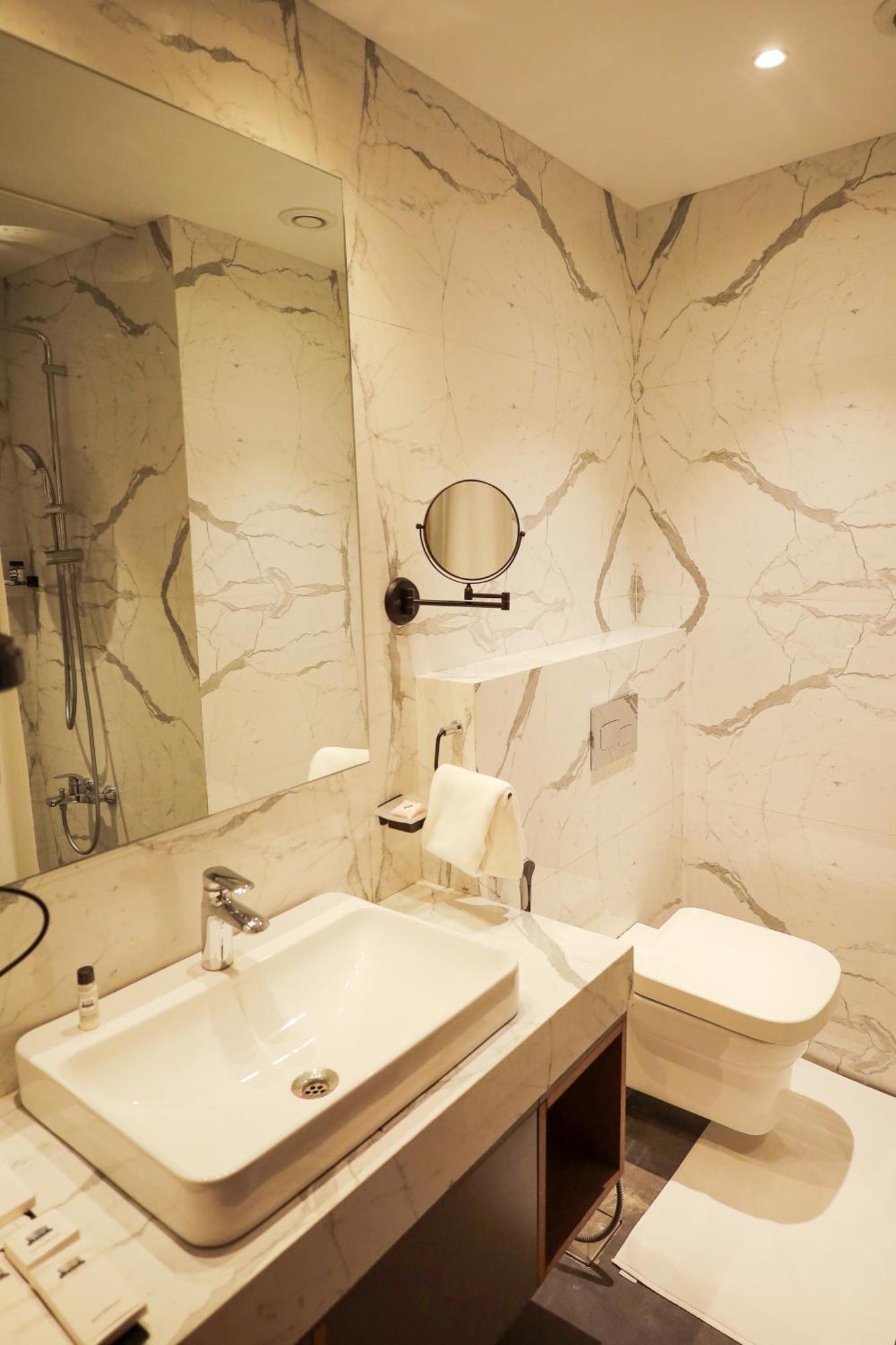 The World Surat Hotel ภายนอก รูปภาพ