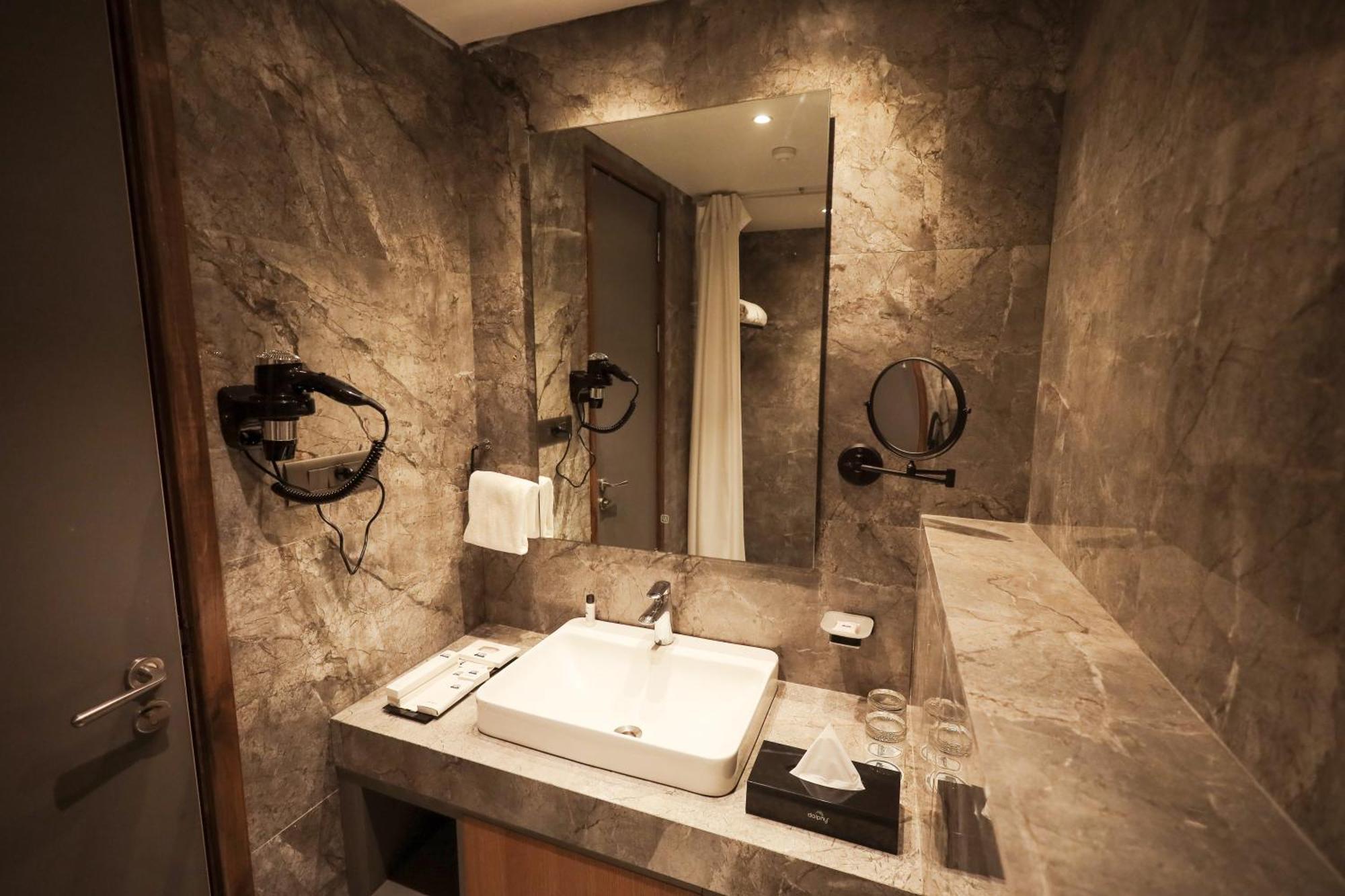 The World Surat Hotel ภายนอก รูปภาพ