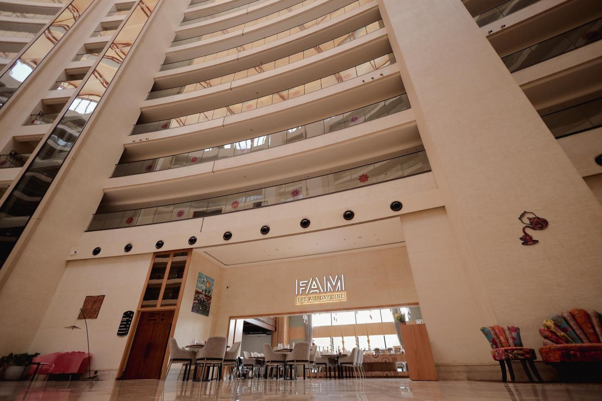 The World Surat Hotel ภายนอก รูปภาพ