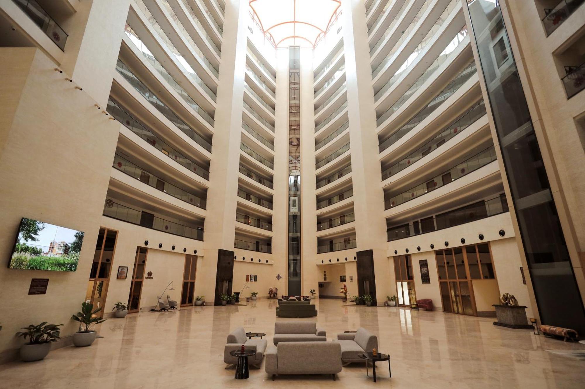 The World Surat Hotel ภายนอก รูปภาพ